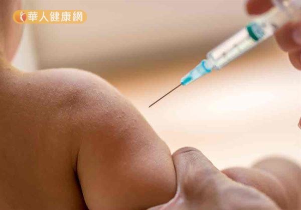 夏季是日本腦炎的高峰期，注射疫苗預防是有效方法。